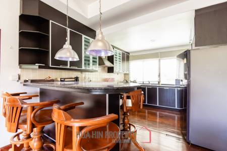 PALM HILLS CONDO : 2 bed with great mountain and canal view