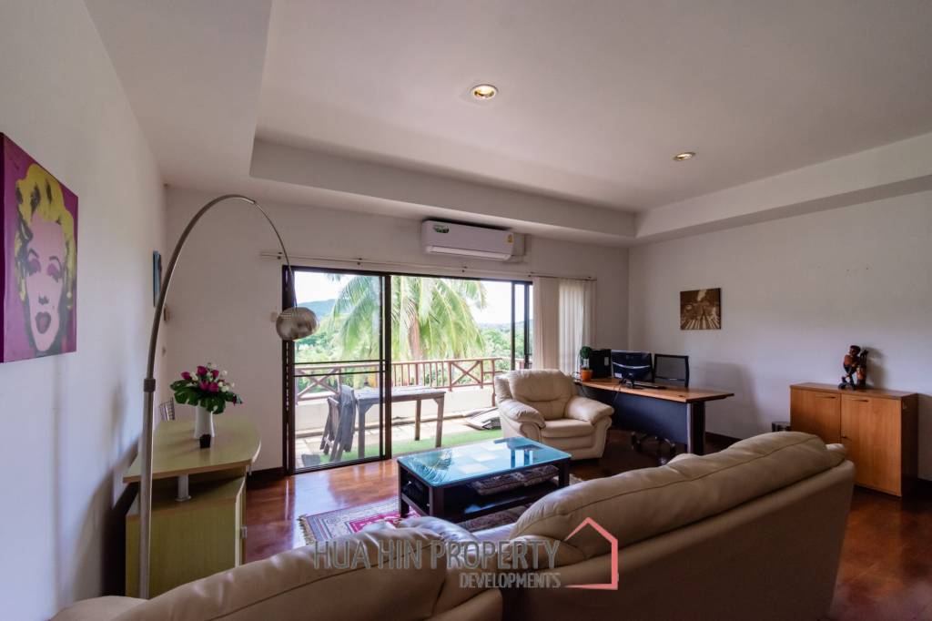 PALM HILLS CONDO : 2 bed with great mountain and canal view