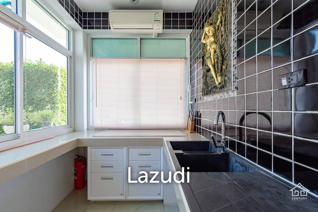 1,300 Sqm 4 Bed 5 Bath Villa For Sale