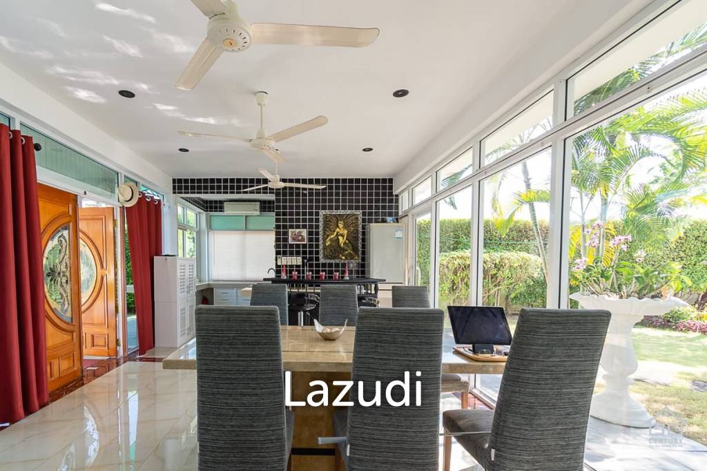 1,300 Sqm 4 Bed 5 Bath Villa For Sale