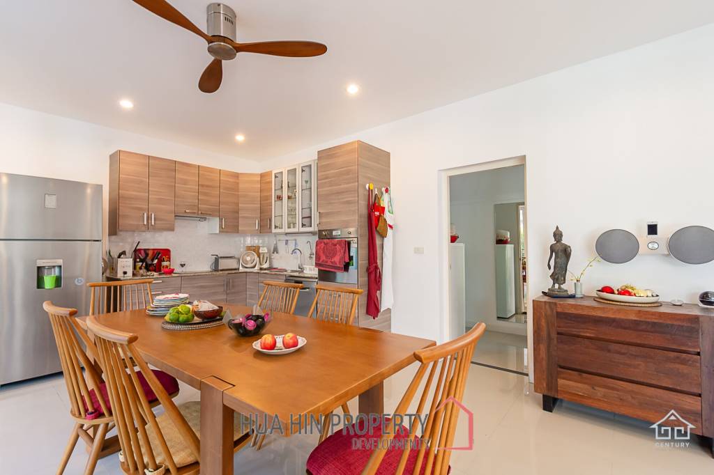 Modern 3 bed pool villa close to Bluport