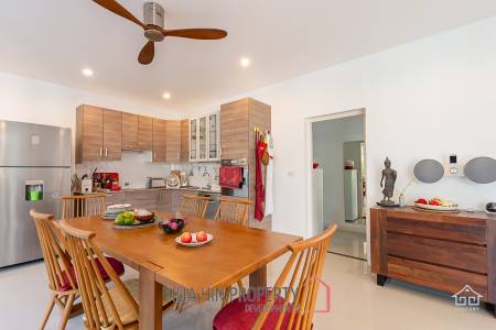 Modern 3 bed pool villa close to Bluport