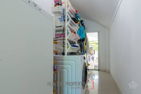 Modern 3 bed pool villa close to Bluport