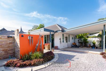 Modern 3 bed pool villa close to Bluport