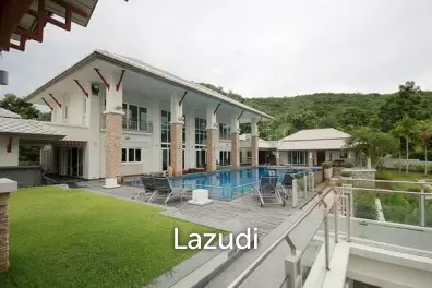 PALM HILLS HOMES : IMMACULATE 9 BED POOL VILLA ON GOLF COURSE