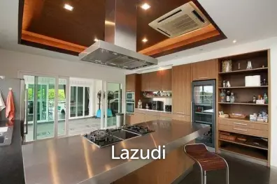 PALM HILLS HOMES : IMMACULATE 9 BED POOL VILLA ON GOLF COURSE