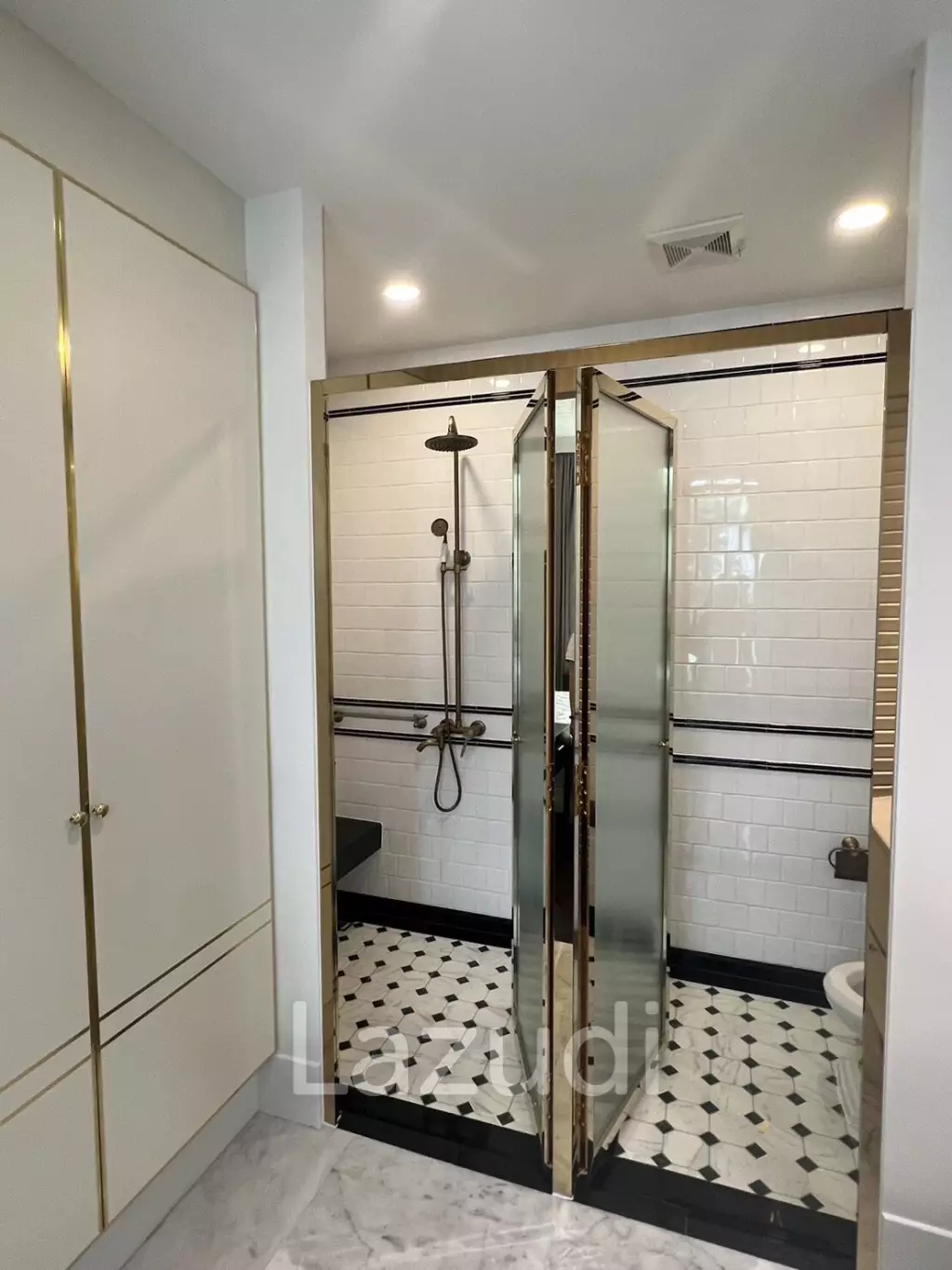 1 Bed 2 Bath 55SQ.M  Grand Florida Beach Front Condo Resort Pattaya