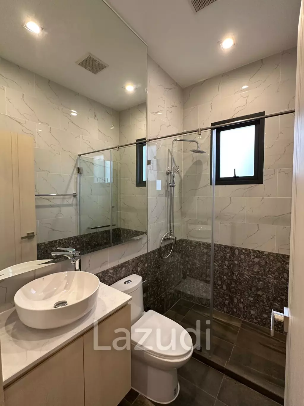 1 Bed 2 Bath 55SQ.M  Grand Florida Beach Front Condo Resort Pattaya