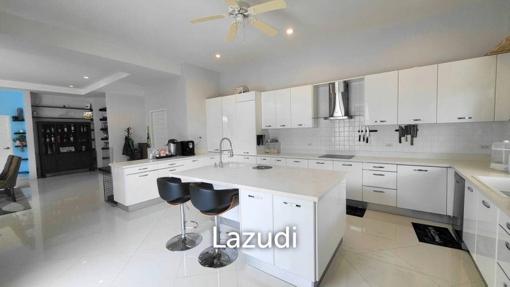 3,200 Sqm 3 Bed 5 Bath Villa For Sale