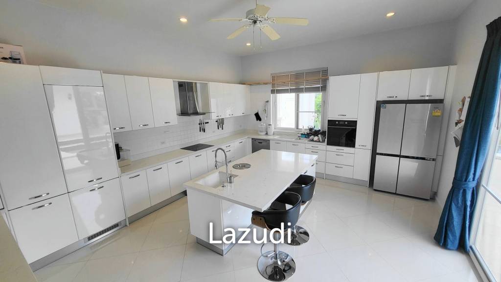 3,200 Sqm 3 Bed 5 Bath Villa For Sale