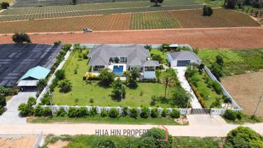KHAO TAO : Great Quality 3 bed pool villa on 2 rai land