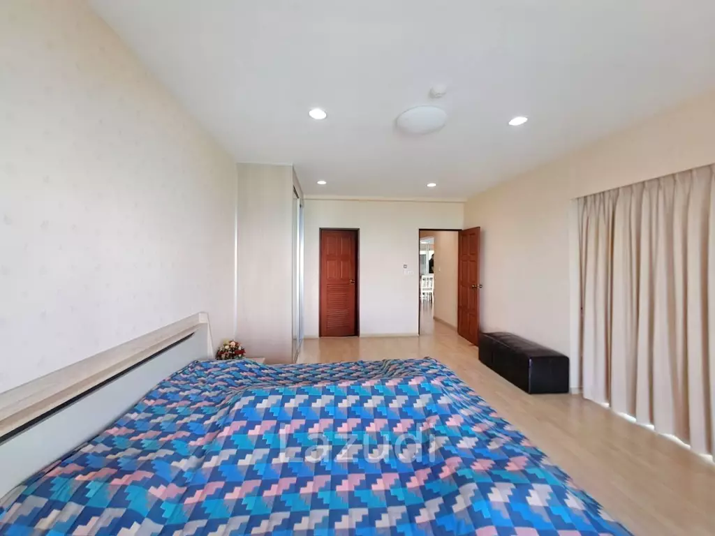 3 Bed 3 Baht 178.58 SQ.M Krisadanakorn Condotel.