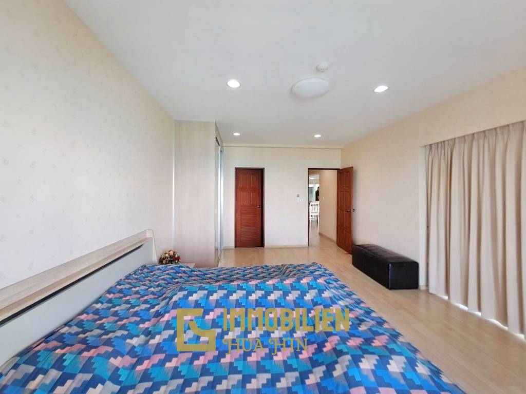 3 Bed 3 Baht 178.58 SQ.M Krisadanakorn Condotel.