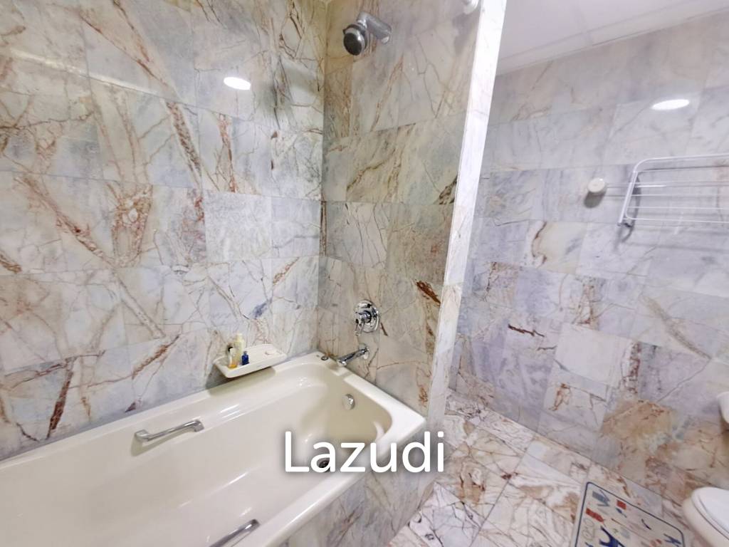 3 Bed 3 Baht 178.58 SQ.M Krisadanakorn Condotel.