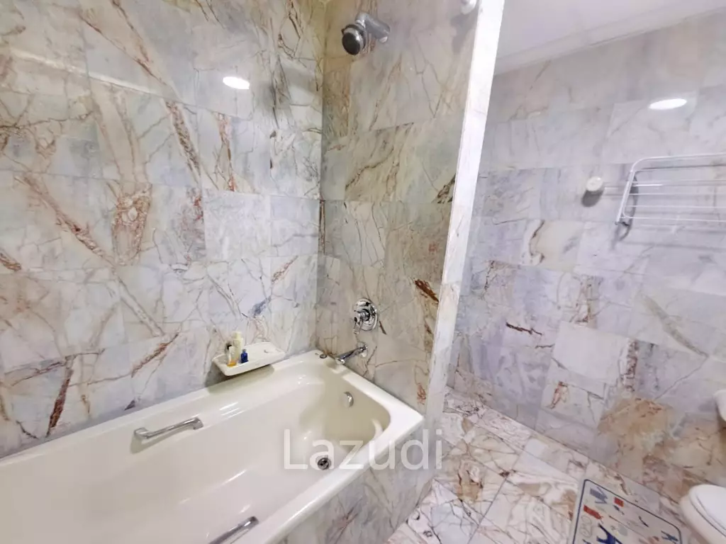 3 Bed 3 Baht 178.58 SQ.M Krisadanakorn Condotel.