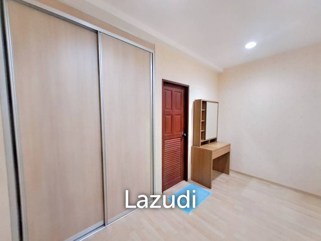 3 Bed 3 Baht 178.58 SQ.M Krisadanakorn Condotel.