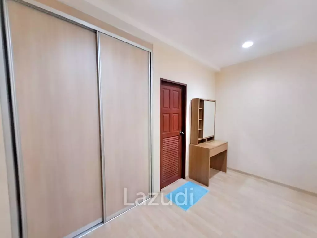 3 Bed 3 Baht 178.58 SQ.M Krisadanakorn Condotel.