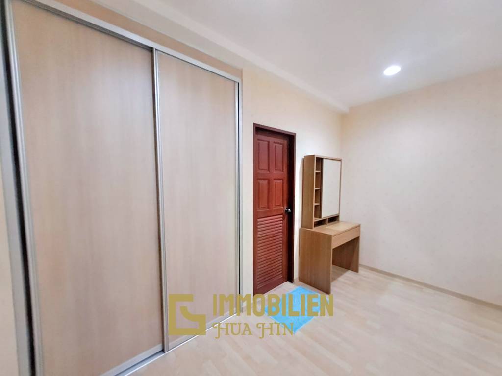 3 Bed 3 Baht 178.58 SQ.M Krisadanakorn Condotel.