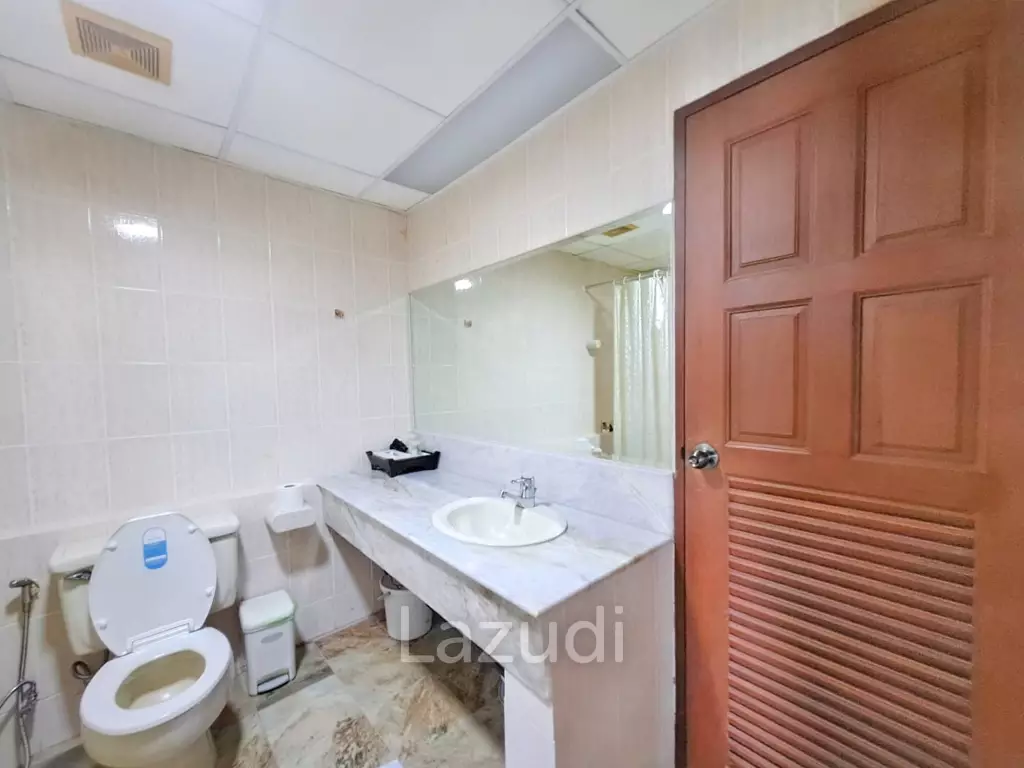 3 Bed 3 Baht 178.58 SQ.M Krisadanakorn Condotel.