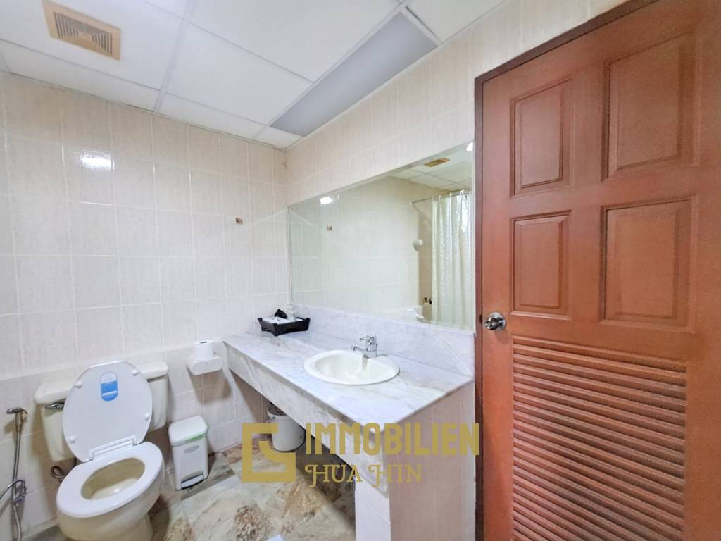 3 Bed 3 Baht 178.58 SQ.M Krisadanakorn Condotel.