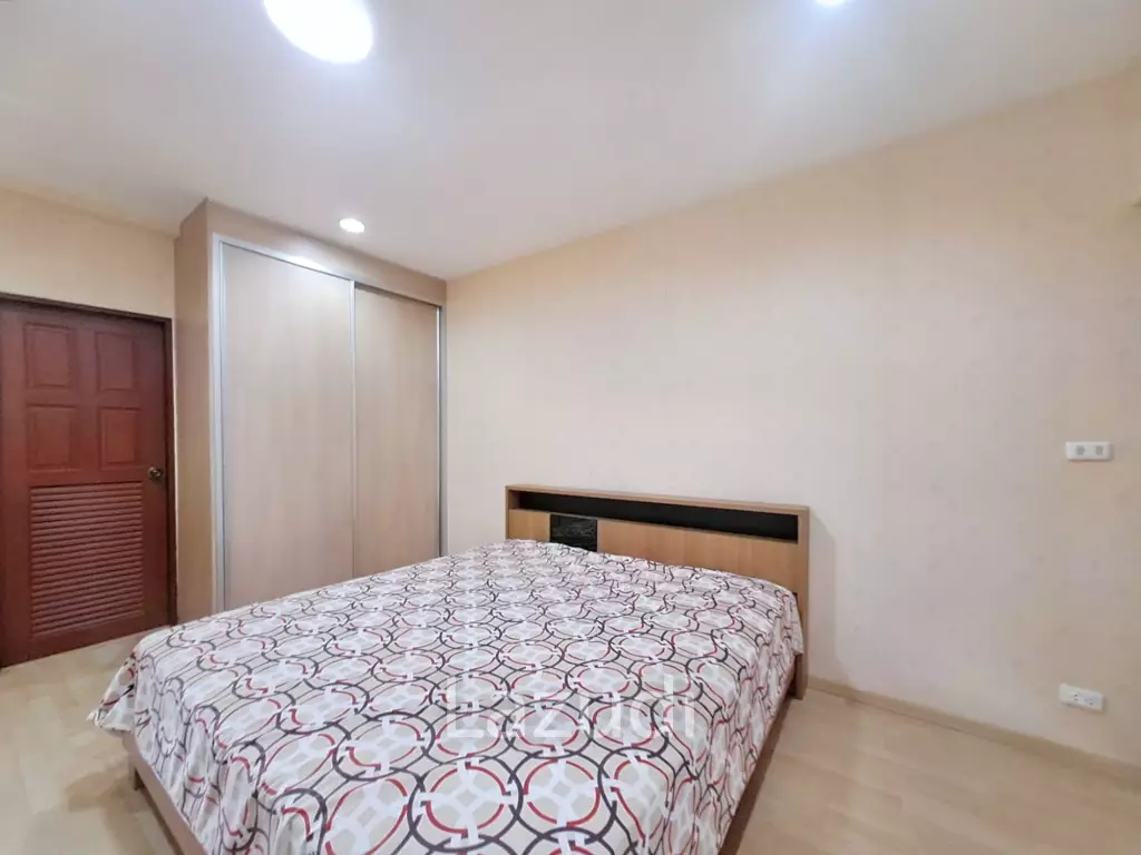 3 Bed 3 Baht 178.58 SQ.M Krisadanakorn Condotel.
