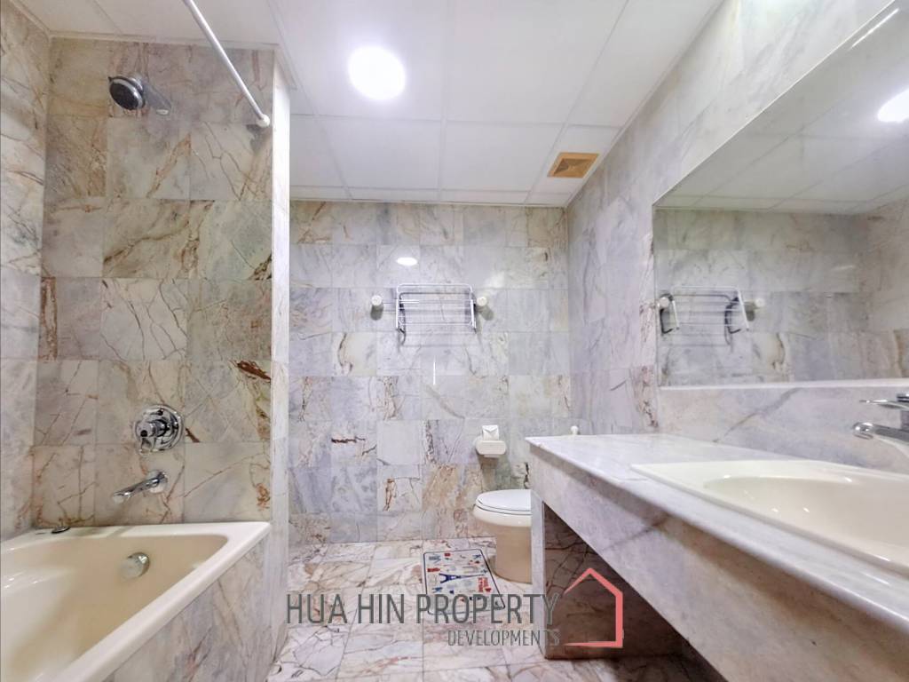 3 Bed 3 Baht 178.58 SQ.M Krisadanakorn Condotel.