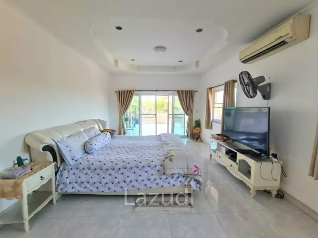 Pool villa in Bang Saray