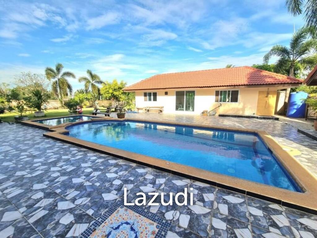 Pool villa in Bang Saray