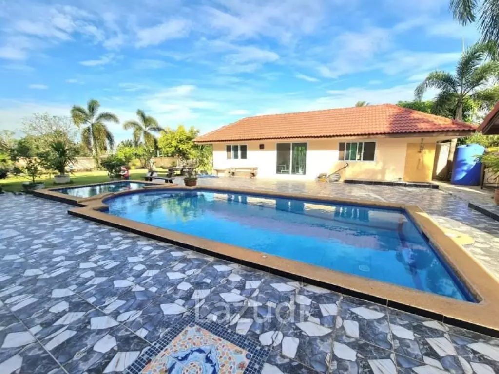 Pool villa in Bang Saray