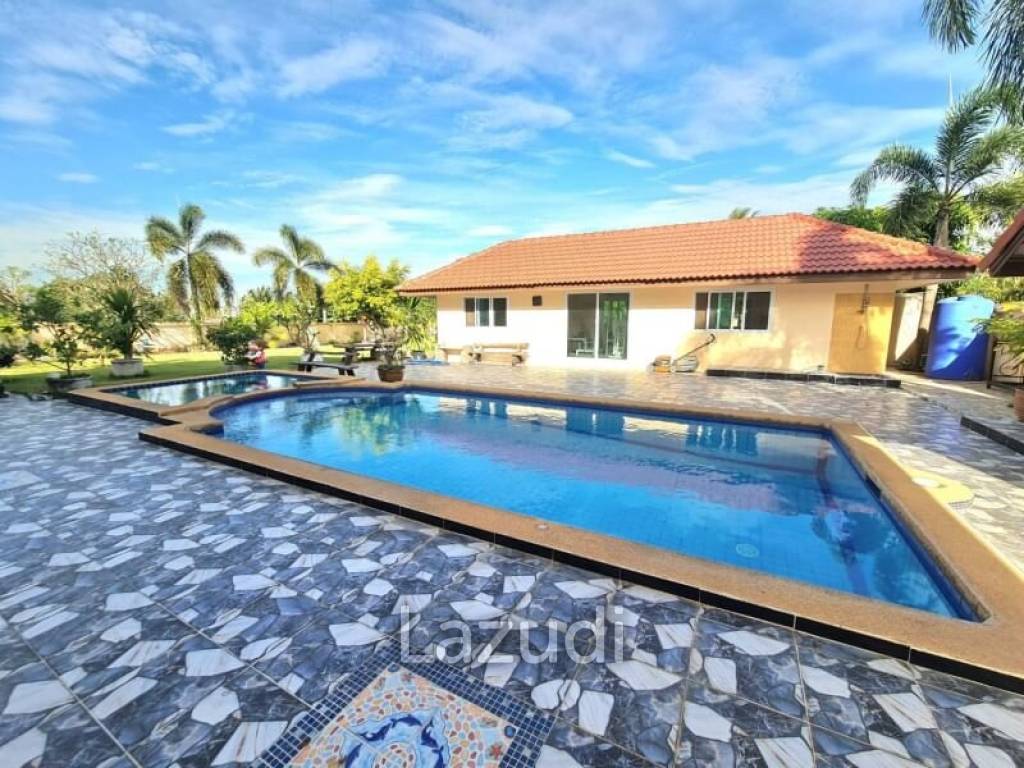Pool villa in Bang Saray