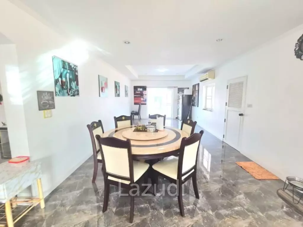 Pool villa in Bang Saray