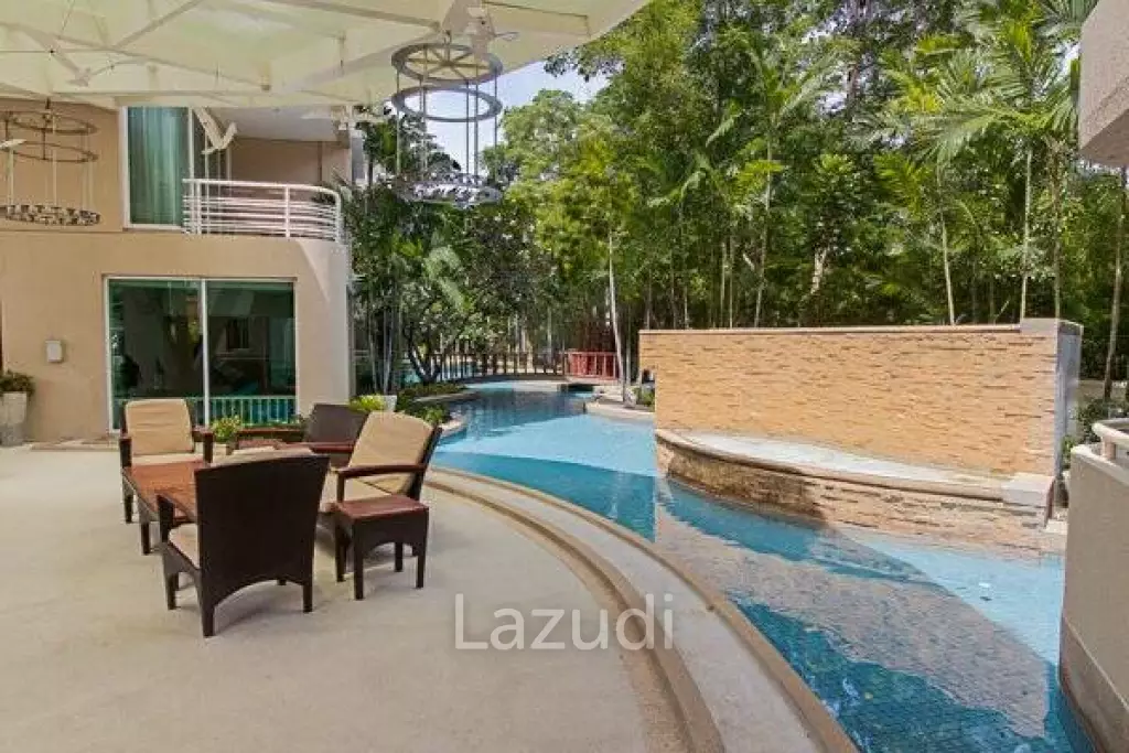 2 Bed Beachfront Condo in Town