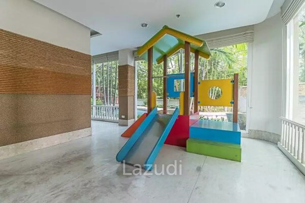 2 Bed Beachfront Condo in Town