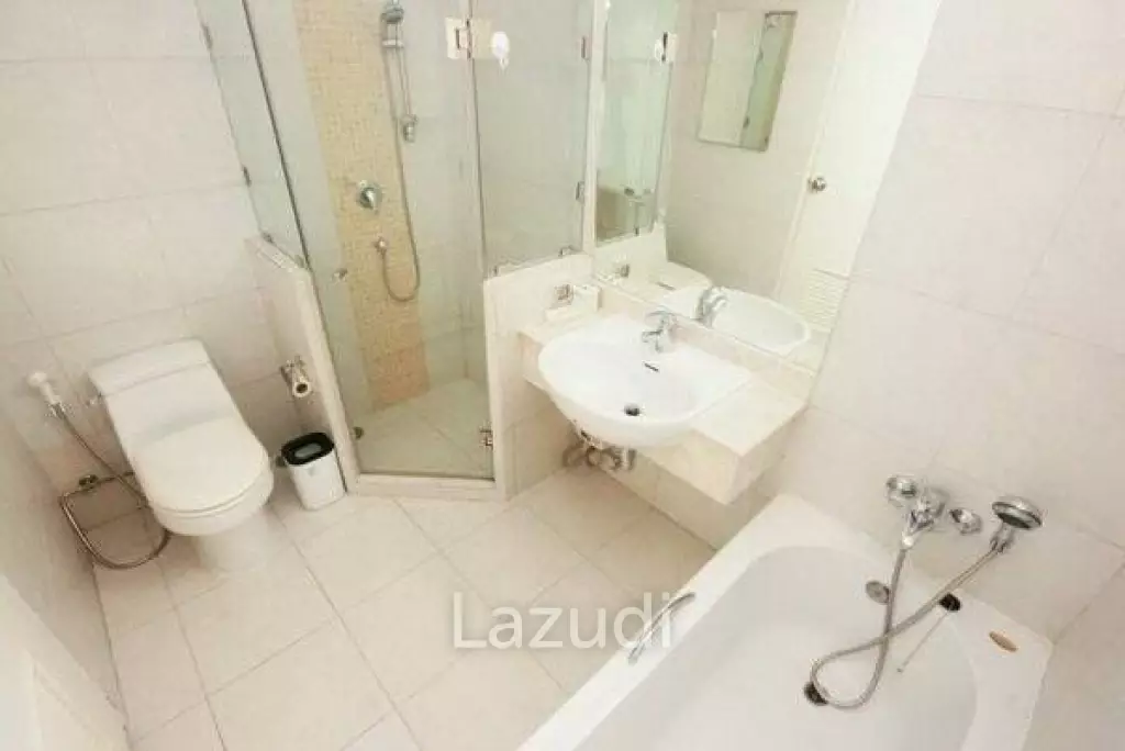 2 Bed Beachfront Condo in Town