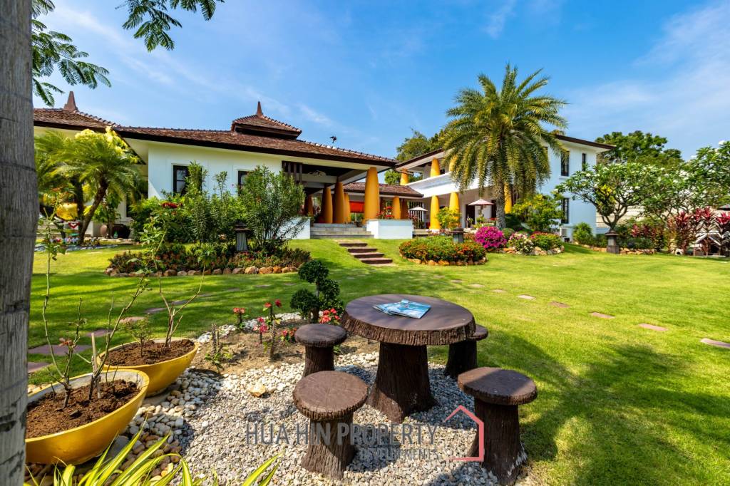 Bali Style Villa on Big Plot in Great Location!