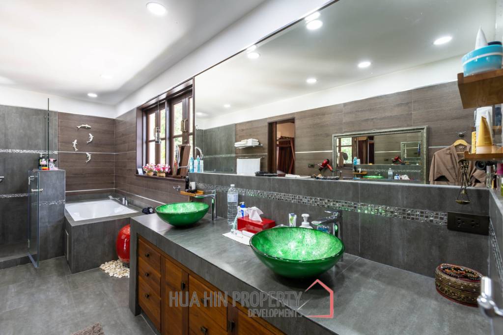 Bali Style Villa on Big Plot in Great Location!