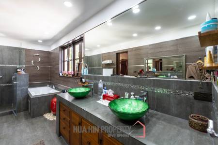 Bali Style Villa on Big Plot in Great Location!
