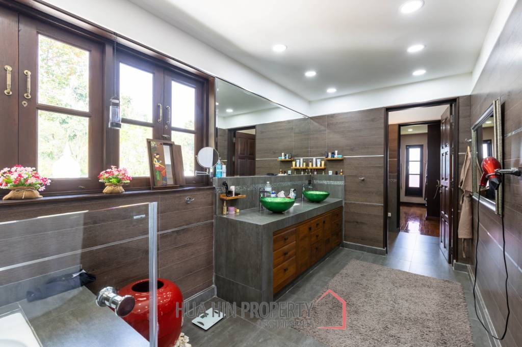 Bali Style Villa on Big Plot in Great Location!