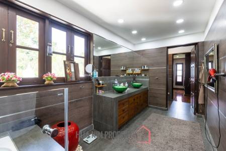 Bali Style Villa on Big Plot in Great Location!