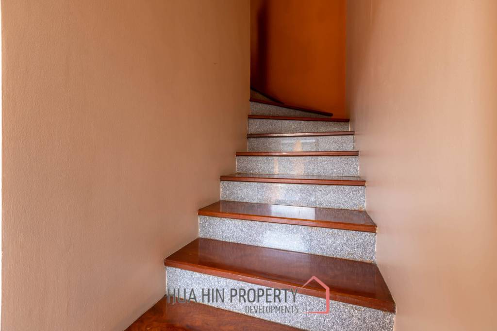 Bali Style Villa on Big Plot in Great Location!