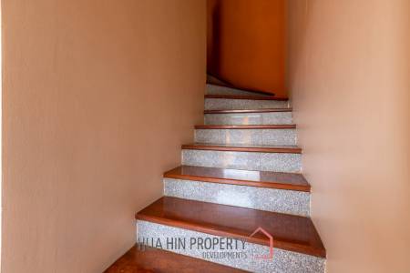 Bali Style Villa on Big Plot in Great Location!