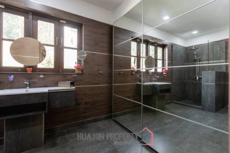 Bali Style Villa on Big Plot in Great Location!