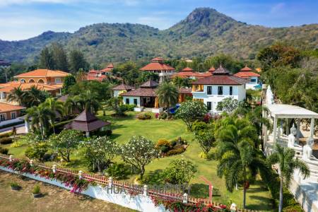 Bali Style Villa on Big Plot in Great Location!