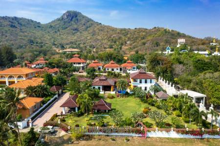 Bali Style Villa on Big Plot in Great Location!