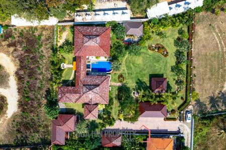 Bali Style Villa on Big Plot in Great Location!