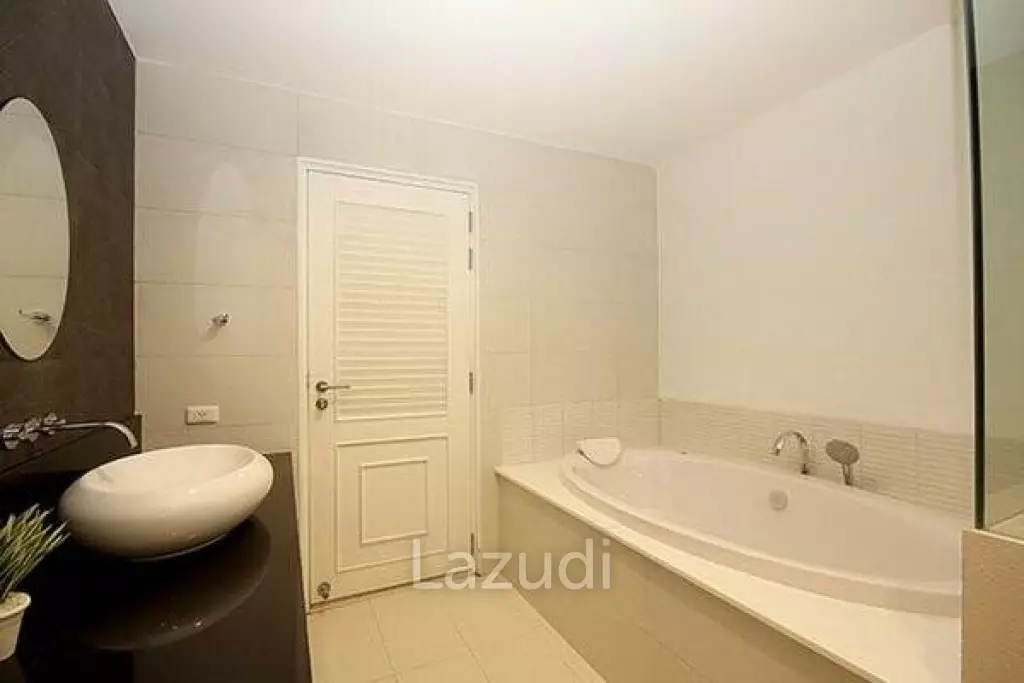 Luxury 2 Bed Beachfront Condo