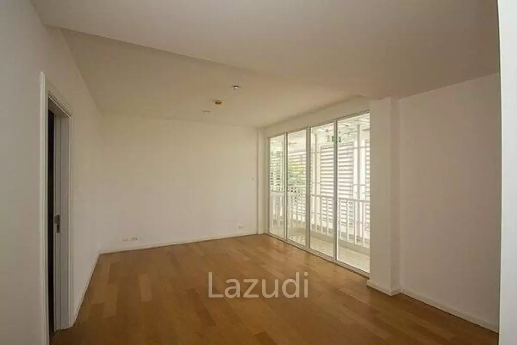 Luxury 2 Bed Beachfront Condo