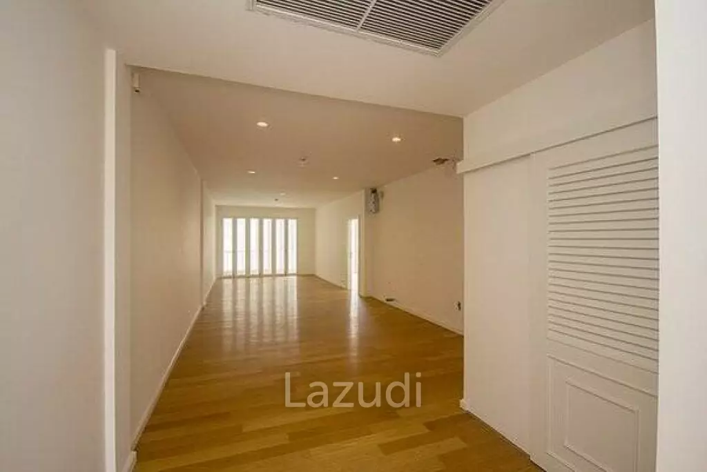 Luxury 2 Bed Beachfront Condo