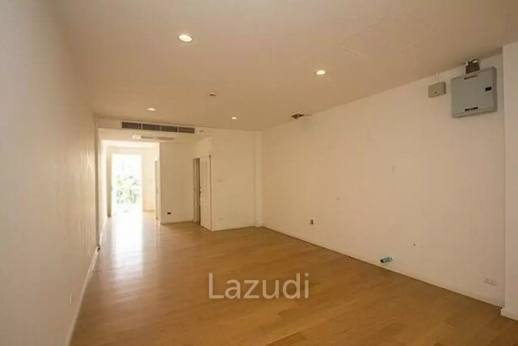 Luxury 2 Bed Beachfront Condo
