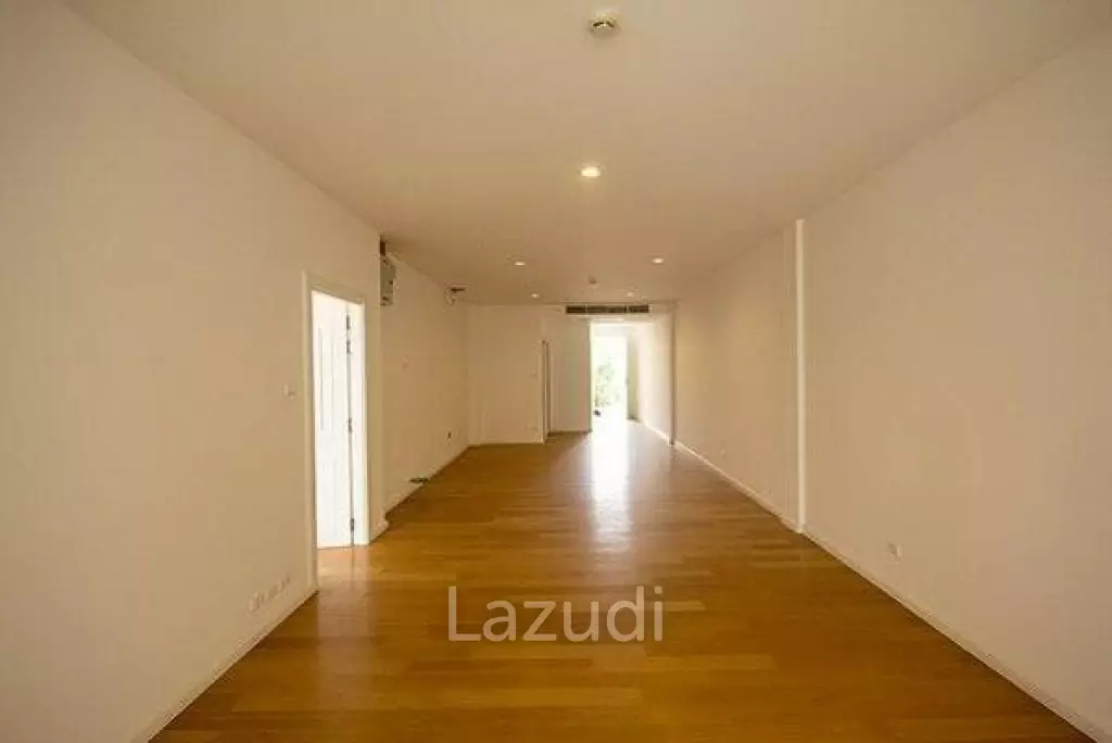 Luxury 2 Bed Beachfront Condo